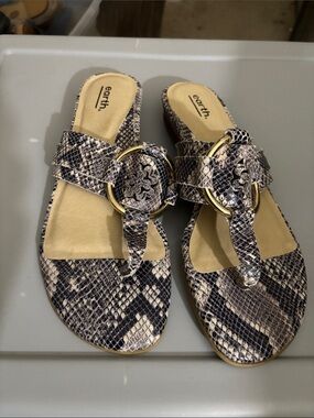 Earth Women's Snake-Print Ring Thong Sandals in Black & Cream